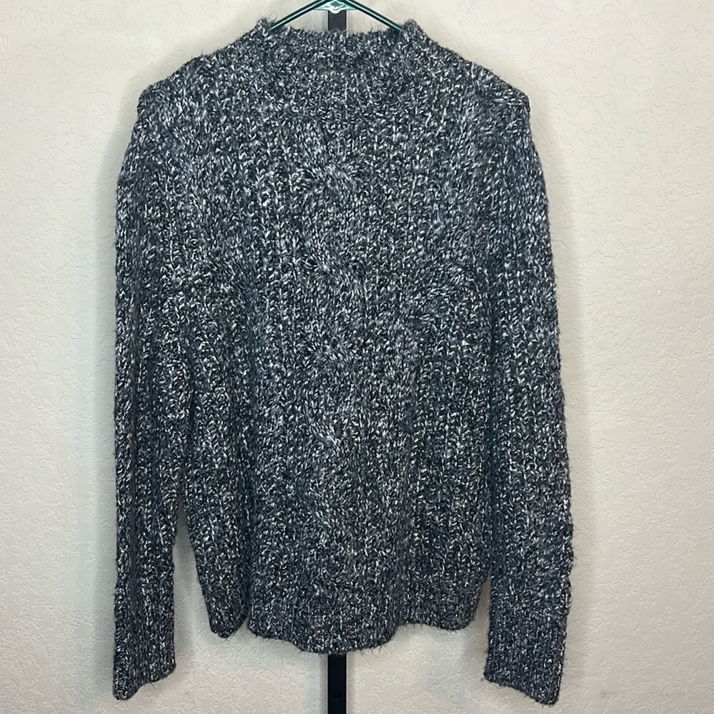 097 - Topshop EUC Gray/White Sweater, Tag cut out, Size 8-10